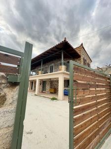 Traditional maisonette just 15 from Kalamata