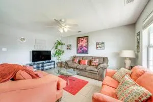 Central Warner Robins Vacation Rental with Yard - Hidden Oaks