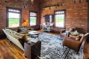 Brick Loft Penthouse on Main - Rosman
