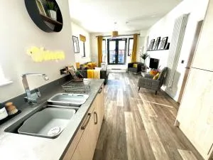 The Penthouse Margate, Balconies, Sea View, Gated Parking, Air Con! - Margate