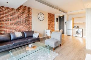 1 bed flat with Mountain view