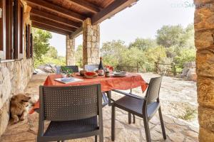 Olivastri Cottage with pool in the Nature Park of Porto Conte