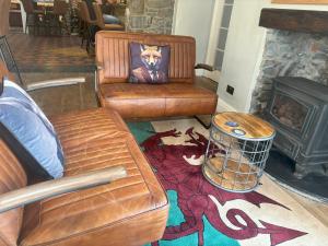 Feathers Hotel Bar and Restaurant