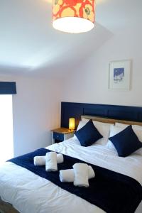 The Wave Cottage - 3 Bedroom with off road Parking for 3 Cars or Vans & EV point