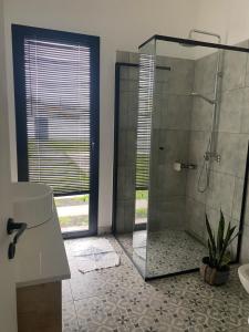 Casa Mercedes, casa privada a estrenar alquiler todo el año, con pileta climatizada solar de noviembre a marzo