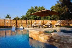 Fox Garden-Heated Pool-Spa- Boho-Downtown & Beach