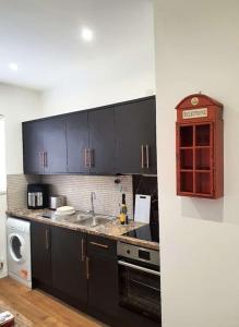 London-themed stylish apartment , near City Centre