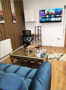 London-themed stylish apartment , near City Centre