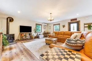 Peaceful Lake George Getaway - 3 Mi to Beach! - Warrensburg