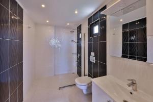 Deniz Manzaralı Havuzlu Villa Kardelen