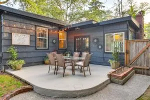 Tacoma Retreat with Fire Pit - Walk to Lake Access! - DuPont