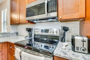 Davenport Retreat with Resort Perks, 9 Mi to Disney!