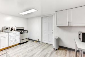 Convenient Apt 2 Mi to Sprain Ridge Park!