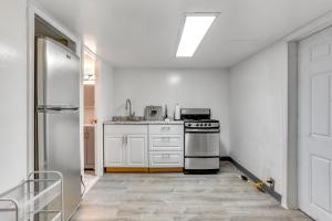 Convenient Apt 2 Mi to Sprain Ridge Park!