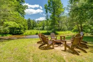 Remote Cooper Creek Trout House with Hot Tub - Suches