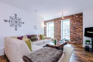 NEW! Stunning City Centre 2-Bed Apartment in Chester by 53 Degrees Property - Ideal for Couples & Groups - Sleeps 4! - Tilston