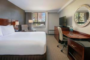 Deluxe King Room room in Sonesta Charlotte Executive Park