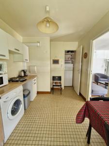 Appartements Vaste studio 10 min ORLY 20 min Paris by RER B : photos des chambres
