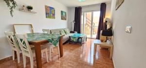 Homes of Spain, Apartamentos Paraíso Vera Playa, Ed Palmerston, Atico A con piscina privada y vistas al mar, 50m de la playa, WIFI