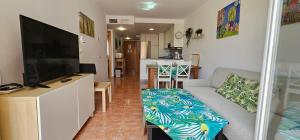 Apartamentos Paraíso Vera Playa, Ed Palmerston, Atico A con piscina privada y vistas al mar, 50m de la playa, WIFI