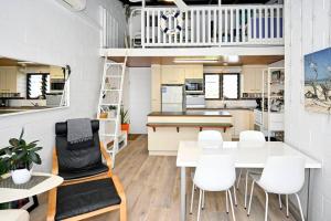 Beachfront 1BR, Loft - Surf, Cafe, Relax