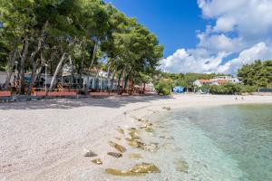 Apartments by the sea Slatine, Ciovo - 6000