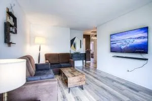 Luxery 3BR Apartment, Free Parking - Бушервіль