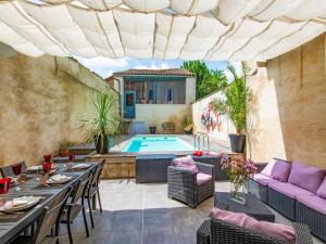 Maisons de vacances Mansion in Buzet-sur-Tarn with Pool & River : photos des chambres