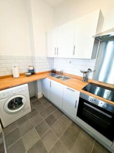 Stylish Westbrook Apartment