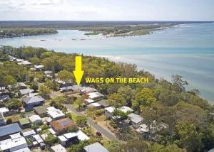 Wags On The Beach - Toogoom - Beachfront- 4BR-Aircon- Pets OK - Howard