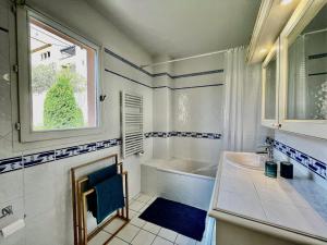 Maisons de vacances Maison 6 pers. avec jardin, terrasse, 2 piscines et parking - Alpilles/Luberon - FR-1-658-23 : photos des chambres