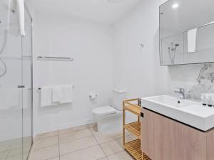 2BR Apartment in South Brisbane with Spectacular River View