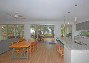 Beachside - Burrum Heads- Beachfront - 3BR- Wifi - Woodgate