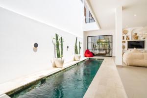 Villa Valentina - Luxury 2BR with Pool and Rooftop in Quiet Area of Canggu