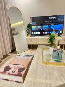 Elegant and quiet studio for smart entry