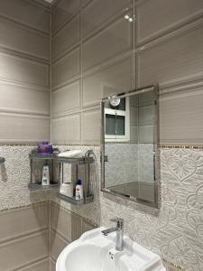 Elegant and quiet studio for smart entry