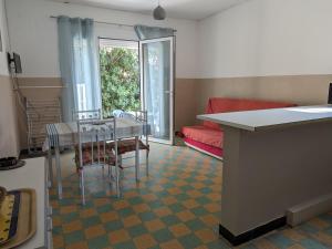 Port-la-Nouvelle : T2 proche plage, terrasse, parking, clim, BBQ, lave-linge, 4 pers, classé 2* - FR-1-797-17