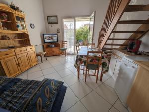 Villas Charmante Villa T3 Climatisee Proche Plage - Confort et Calme pour 6 Pers. - FR-1-797-21 : photos des chambres