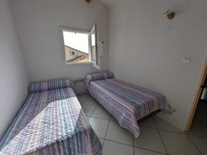 Villas Charmante Villa T3 Climatisee Proche Plage - Confort et Calme pour 6 Pers. - FR-1-797-21 : photos des chambres