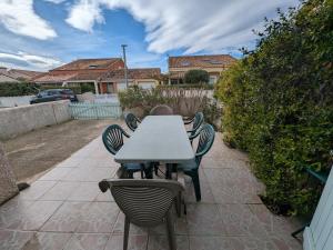 Villas Charmante Villa T3 Climatisee Proche Plage - Confort et Calme pour 6 Pers. - FR-1-797-21 : photos des chambres