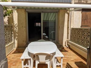 Villa T3 climatisée, 57m², 56 pers, proche plage, rénovée, terrasse, parking, quartier animé - FR-1-797-48