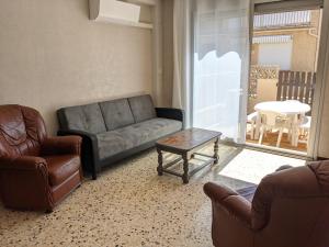 Villa T3 climatisée, 57m², 56 pers, proche plage, rénovée, terrasse, parking, quartier animé - FR-1-797-48