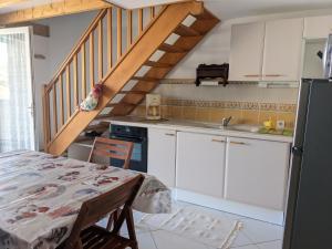 Villa T2 Mezzanine Climatisée avec Cour - 6 Pers - Parking - Proche Plage - Meublé Tourisme 1* - FR-1-797-44