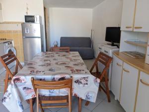 Villa T2 Mezzanine Climatisée avec Cour - 6 Pers - Parking - Proche Plage - Meublé Tourisme 1* - FR-1-797-44