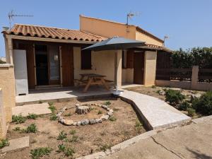 Villas Maison T2 avec Mezzanine, Cour et Parking – 5 Pers – Proche Plage et Commerces – Bon Prix - FR-1-797-49 : photos des chambres