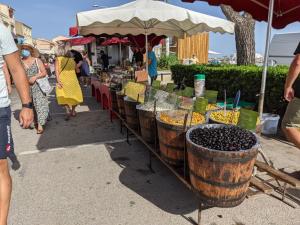 Villas Maison T2 avec Mezzanine, Cour et Parking – 5 Pers – Proche Plage et Commerces – Bon Prix - FR-1-797-49 : photos des chambres