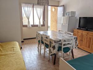 Villa T2 climatisée, 5 pers, proche plage, cour, jardin, barbecue, parking, 2* Meublés Tourisme - FR-1-797-57