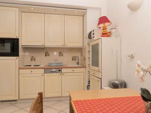 Le Lavandou, Location T2 Cabine pour 4 personnes, vue mer - FR-1-803-48