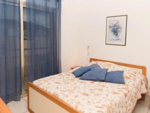 Le Lavandou, Location T2 Cabine pour 4 personnes, vue mer - FR-1-803-48