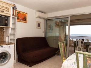 Le Lavandou, Location studio cabine pour 3 personnes, face mer - FR-1-803-15